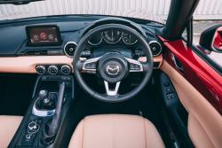 Mazda MX-5 - interior