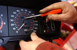 How are cars clocked?