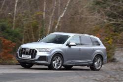 Audi Q7 front cornering