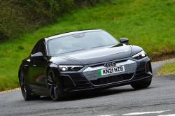 Audi e-tron GT 2022 front cornering