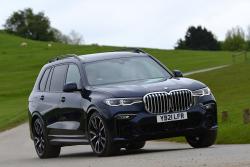 BMW X7 2022 front cornering