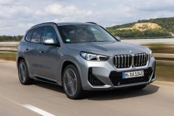 BMW iX1 2022 front right tracking