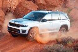 2022 Jeep Grand Cherokee front
