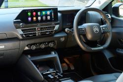 Citro&euml;n &euml;-C4 steering wheel and screens