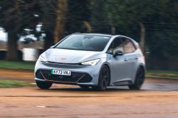 Cupra Born 2023 driving