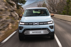Dacia Spring front driving
