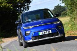 Kia Soul EV 2021 front tracking