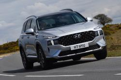 Hyundai Santa Fe 2022 front right tracking