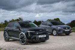 Kia Stonic vs Seat Arona twin static shot