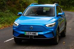 MG ZS EV 2022 front tracking