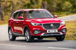 MG HS 2022 front cornering