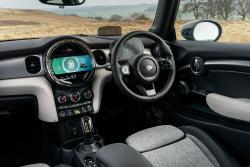 Mini Electric 2022 interior dashboard