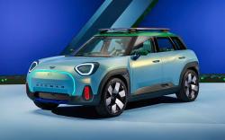 Mini Aceman 2024 electric SUV front 