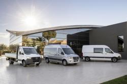 Mercedes Sprinter 2021 in front of building