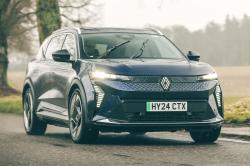 Renault Scenic E-Tech front right driving