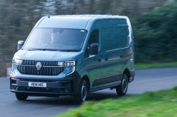 Renault Master E-Tech front driving