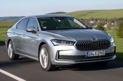 Skoda Superb Hatchback front right driving