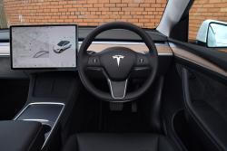 Tesla Model Y 2022 interior dashboard