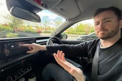 Tom trying to use CarPlay in the Citroen C3 Aircross