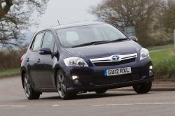 Used Toyota Auris front cornering
