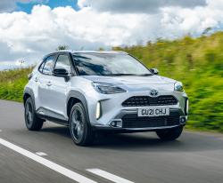 Toyota Yaris Cross 2022 front right tracking
