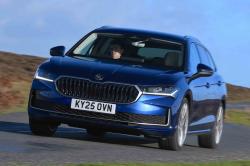 Skoda Superb Estate front cornering