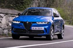 Alfa Romeo Tonale 2022 front cornering