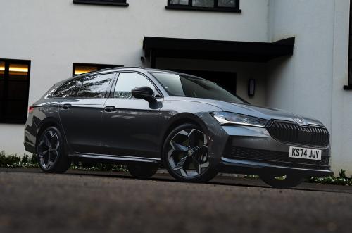 Skoda Superb Estate front three quarters static
