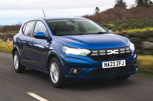 Dacia Sandero front right driving