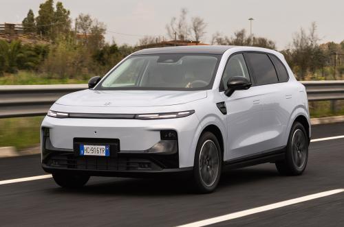 Leapmotor B10 Hybrid driving front left