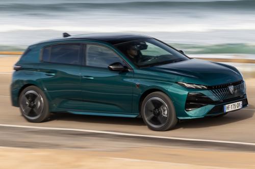 Peugeot e-308 driving front right