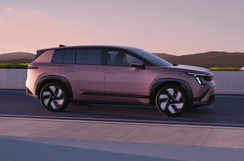Skoda Peaq driving front right