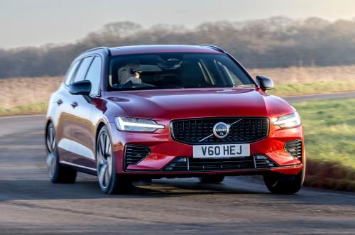 2025 Volvo V60 front dynamic