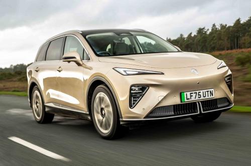 MG S6 front right driving dynamic