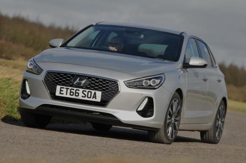 Used Hyundai i30 Hatchback 2017-present front cornering silver
